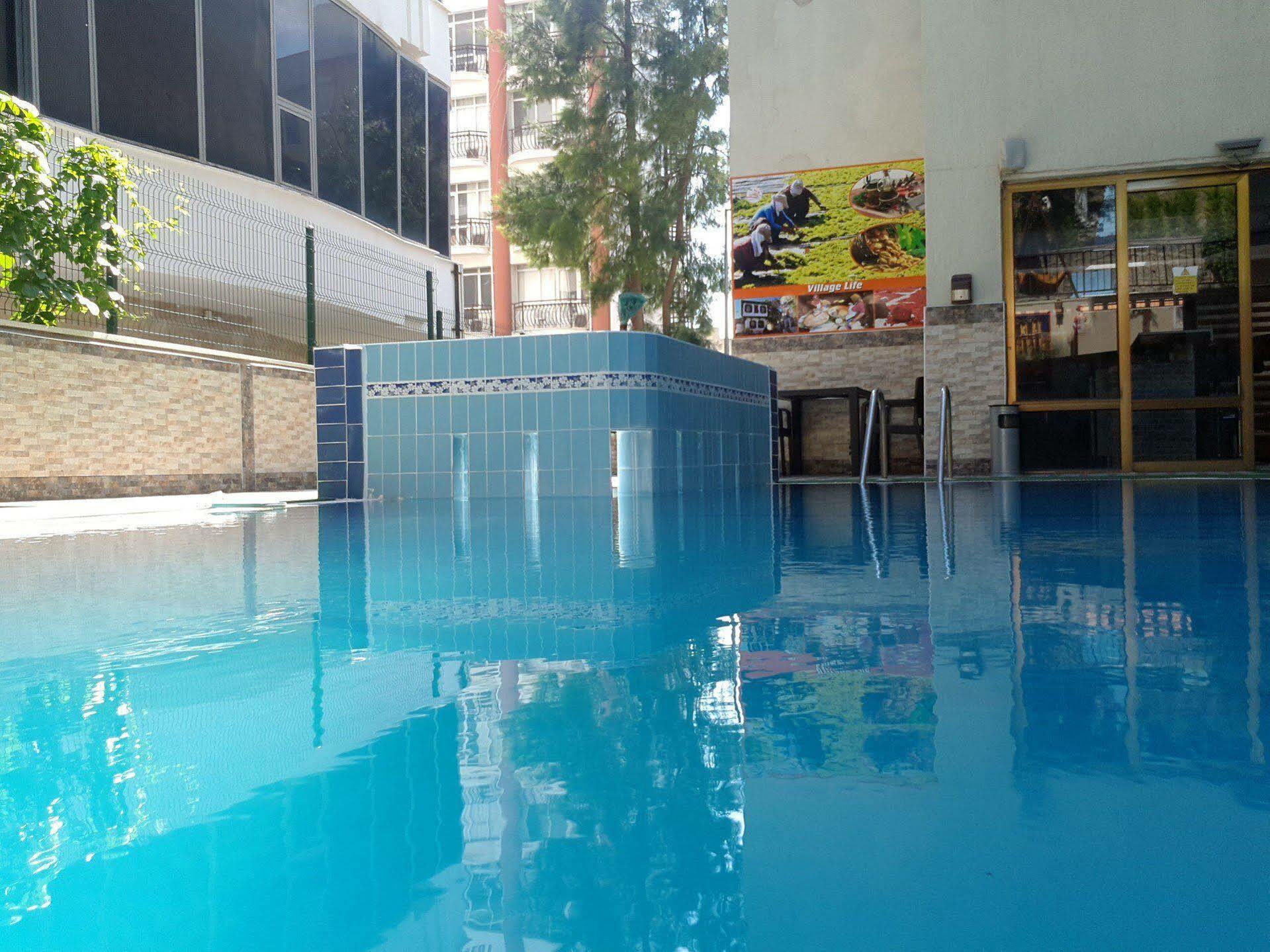 Saturn Hotel Kusadası Exterior foto